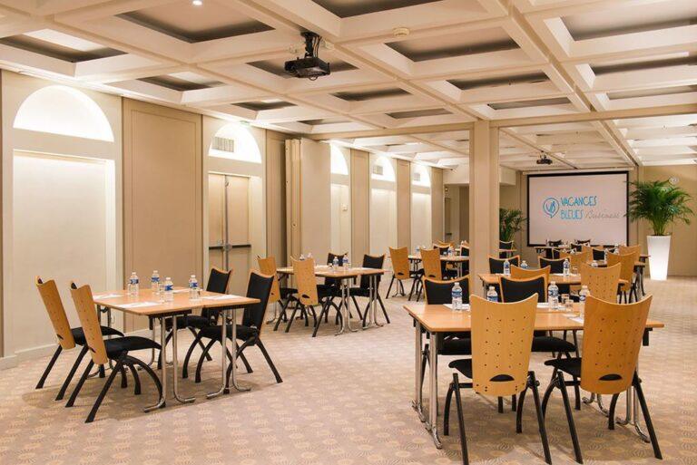 holiday-province-opera-1lieu1salle-hotel-restaurant-salle-evenements.jpg