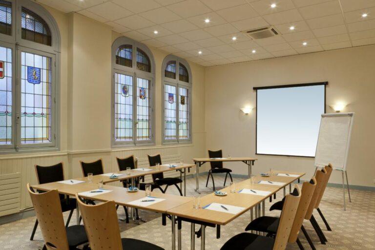 holiday-province-opera-1lieu1salle-hotel-restaurant-salle-reunion.jpg