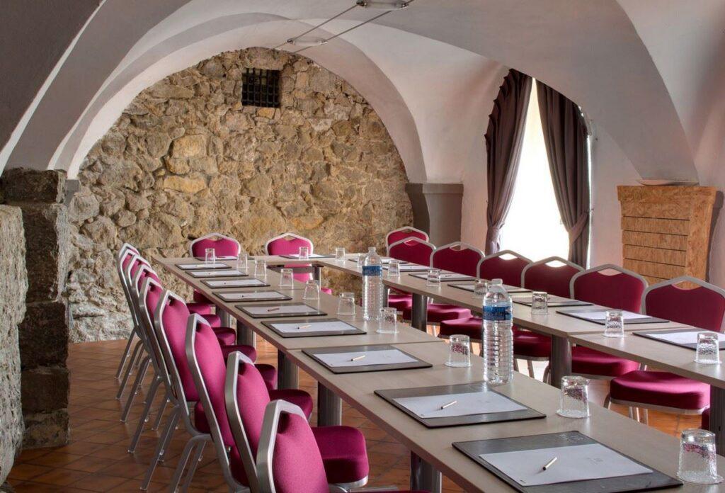 hostellerie-berard-spa-1lieu1salle-meeting.jpg