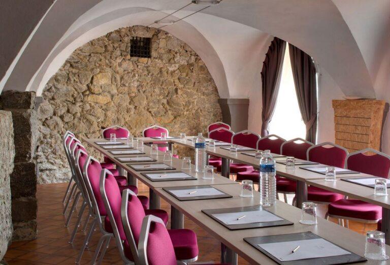 hostellerie-berard-spa-1lieu1salle-meeting.jpg