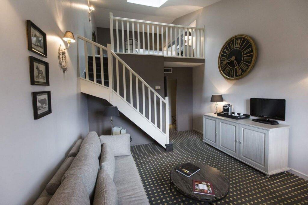 hostellerie-le-cedre-1lieu1salle-duplex.jpg