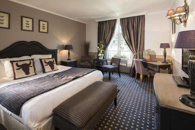 hostellerie-le-cedre-1lieu1salle-suite.jpg