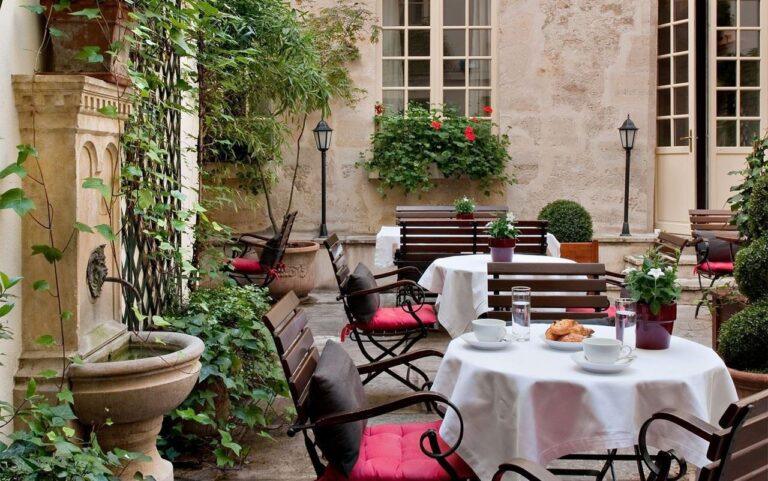 hotel-aubusson-1lieu1salle-hotel-terrasse.jpg