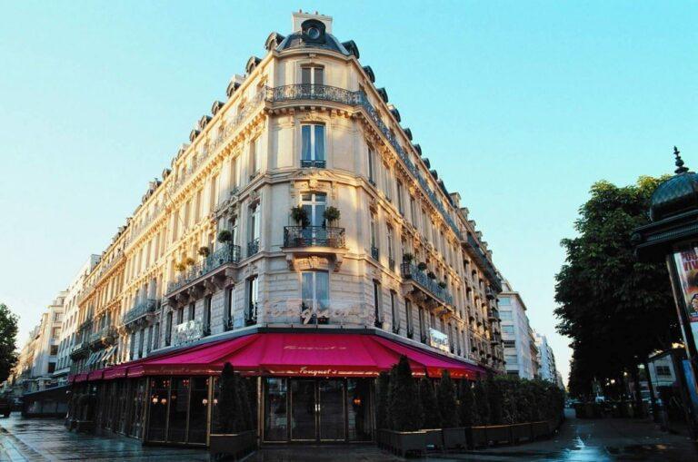 hotel-barriere-le-Fouquets-1lieu1salle-hotel-restaurant-exterieur.jpg