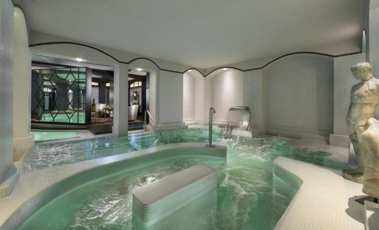 hotel-barriere-le-Fouquets-1lieu1salle-hotel-restaurant-spa.jpg