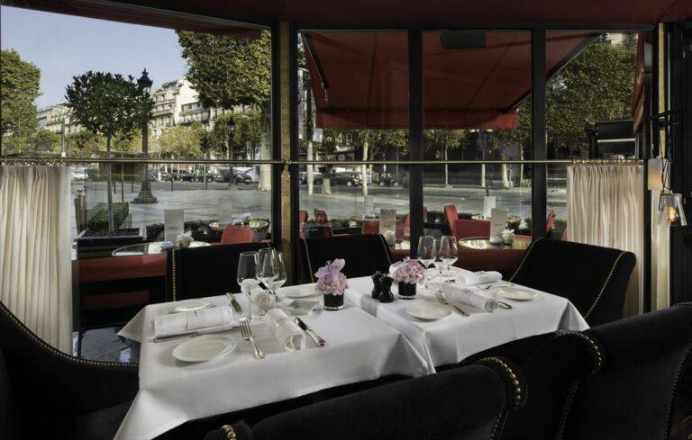 hotel-barriere-le-Fouquets-1lieu1salle-hotel-restaurant-table.jpg