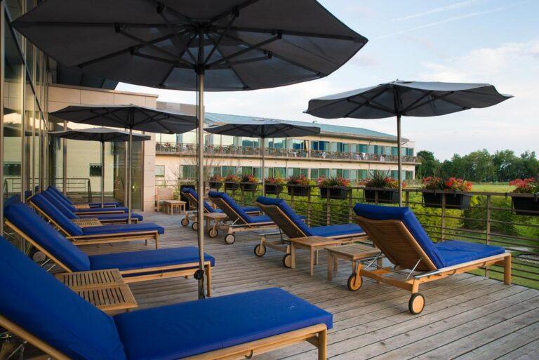hotel-barriere-ribeauville-1lieu1salle-terrasse.jpg