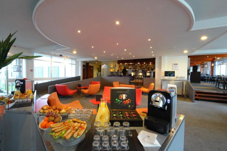 hotel-best-western-saint-etienne-aeroport-1lieu1salle-buffet.jpg