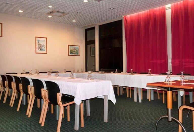hotel-bristol-1lieu1salle-reunion-salle-de-reunion.jpg