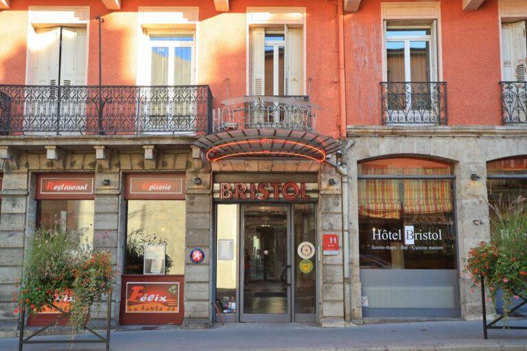 hotel-bristol-1lieu1salle-reunion-seminaire-facade.jpg