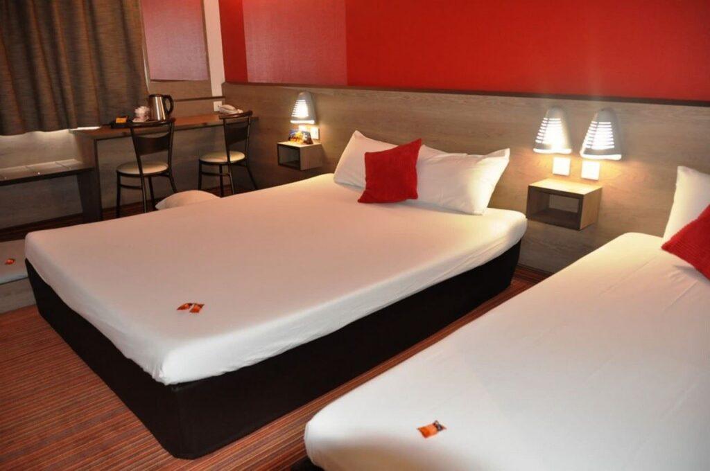 hotel-clermont-estaing-1lieu1salle-hotel-restaurant-chambre.jpg