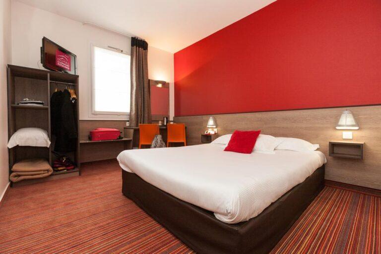 hotel-clermont-estaing-1lieu1salle-hotel-restaurant-chambres.jpg