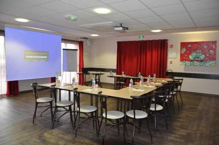 hotel-clermont-estaing-1lieu1salle-hotel-restaurant-convention.jpg