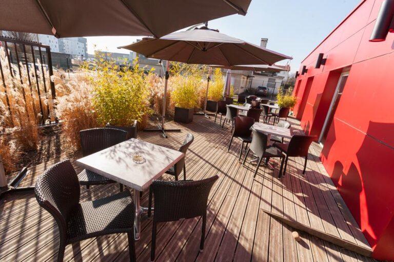 hotel-clermont-estaing-1lieu1salle-hotel-restaurant-terrasse.jpg