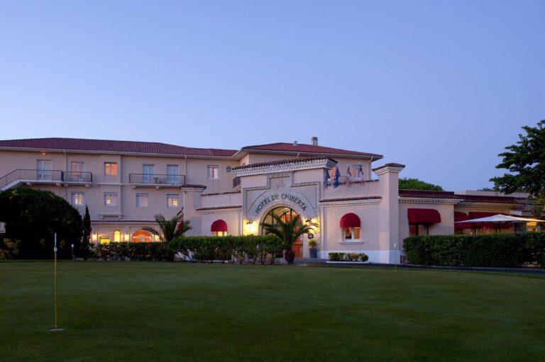 hotel-de-chiberta-et-du-golf-1lieu1salle-hotel-restaurant-seminaire-facade.jpeg