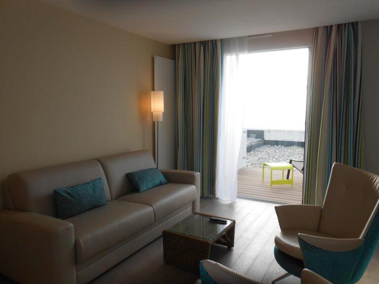 hotel-de-la-baie-1lieu1salle-hotel-restaurant-seminaire-chambre.jpg