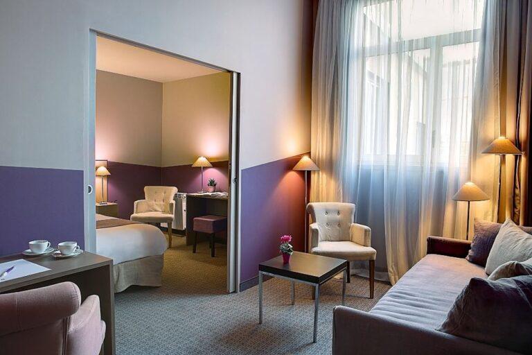 hotel-de-la-breche-1lieu1salle-suite-familiale-chambre.jpg