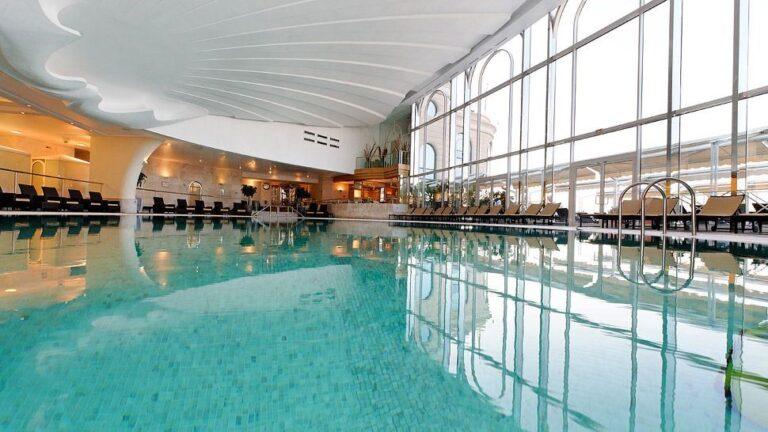 hotel-de-paris-monte-carlo-1lieu1salle-restaurant-seminaire-piscine.jpg