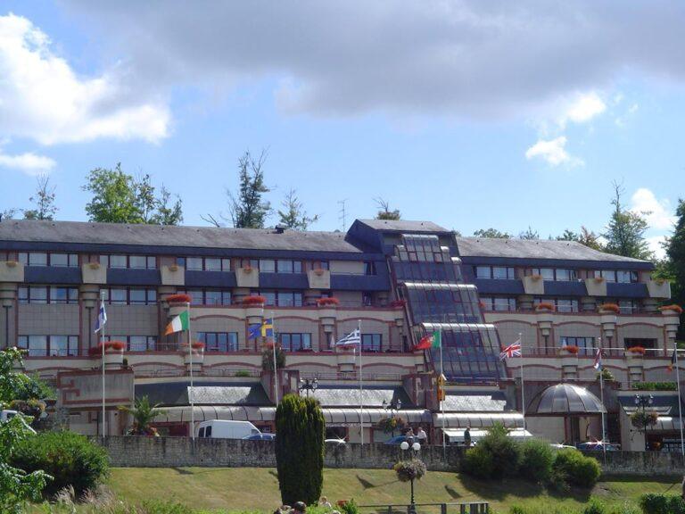 hotel-du-beryl-1lieu1salle-hotel-restaurant-exterieur.jpg