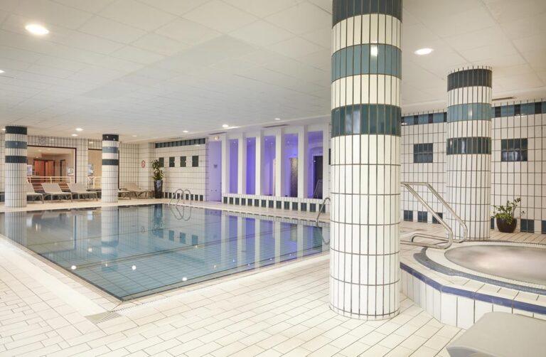 hotel-du-beryl-1lieu1salle-hotel-restaurant-piscine.jpg