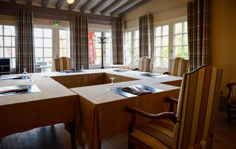 hotel-du-commerce-1lieu1salle-hote-restaurant-salle-de-reunion.jpg