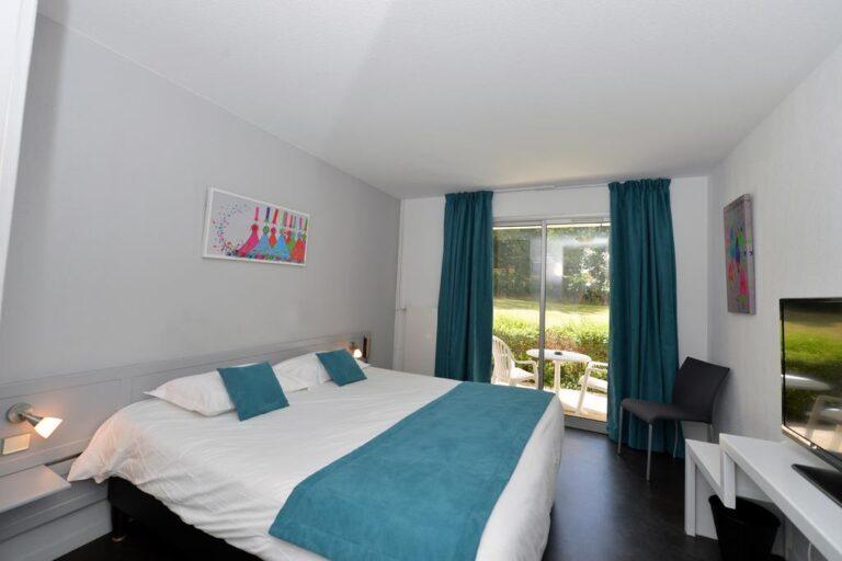 hotel-du-golf-de-saint-laurent-1lieu1salle-evenement-chambre.jpg