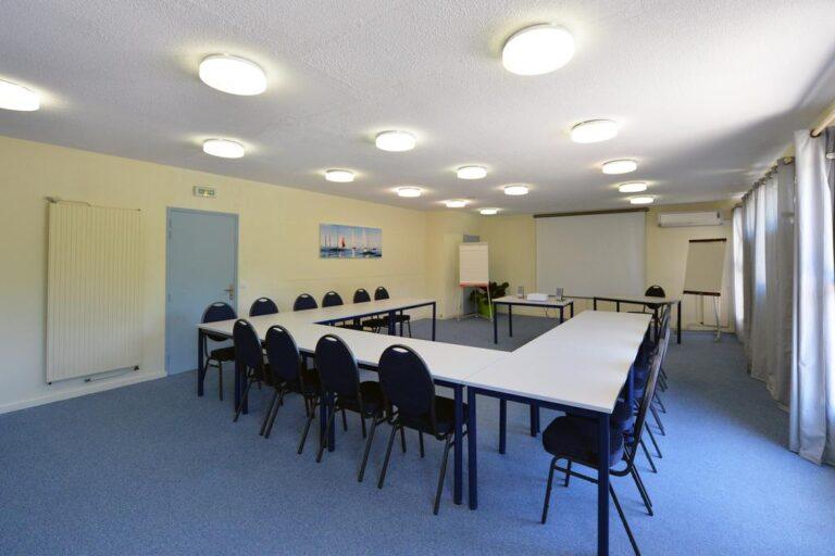 hotel-du-golf-de-saint-laurent-1lieu1salle-salle-de-reunions.jpg