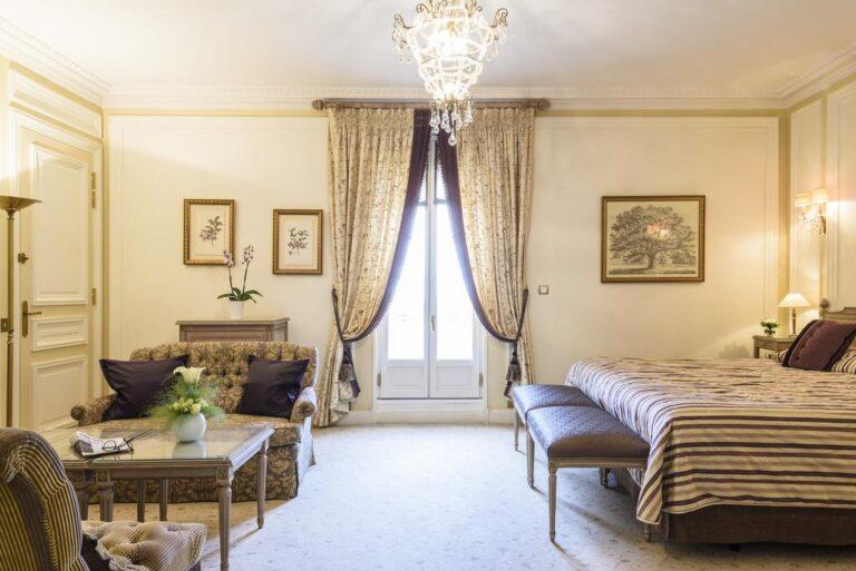 hotel-du-palais-1lieu1salle-restaurant-hotel-reunion-chambre.jpg