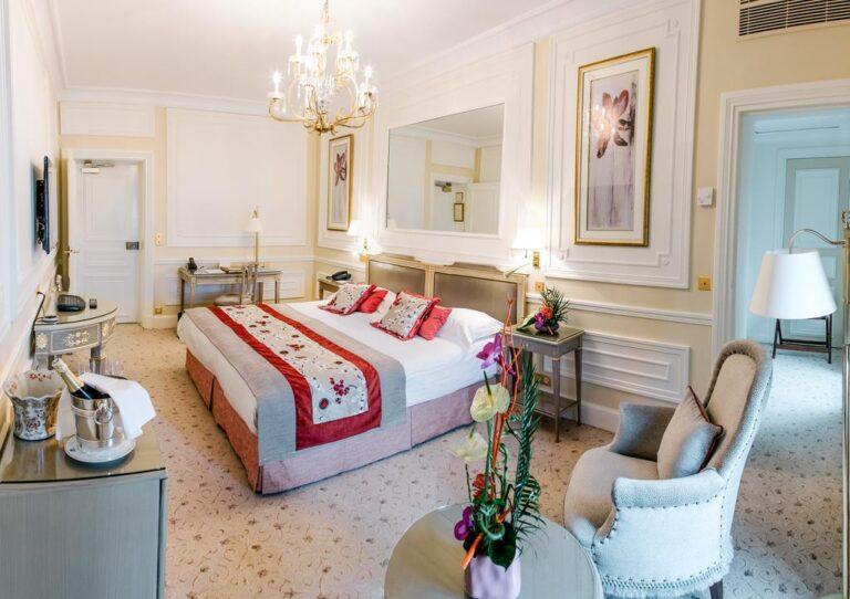 hotel-du-palais-1lieu1salle-restaurant-hotel-seminaire-chambre.jpg