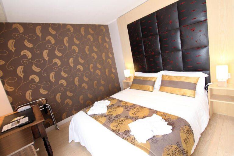 hotel-du-pont-roupt-1lieu1salle-hotel-restaurant-chambres.jpg