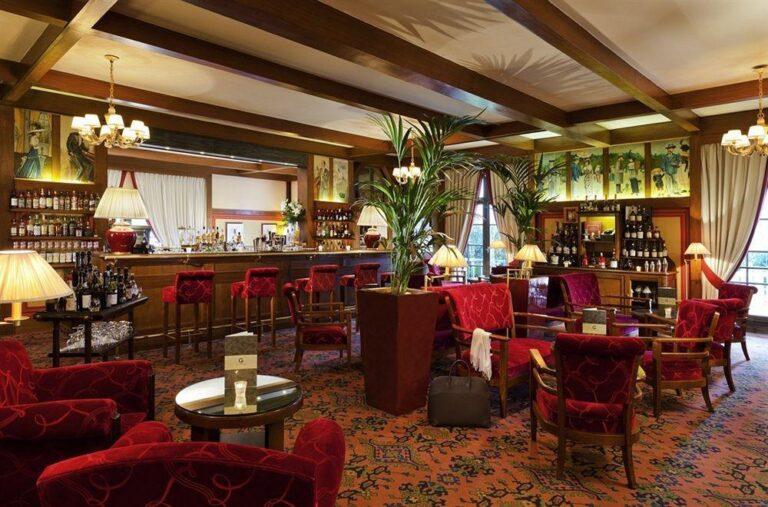 hotel-golf-barriere-1lieu1salle-seminaire-bar.jpeg