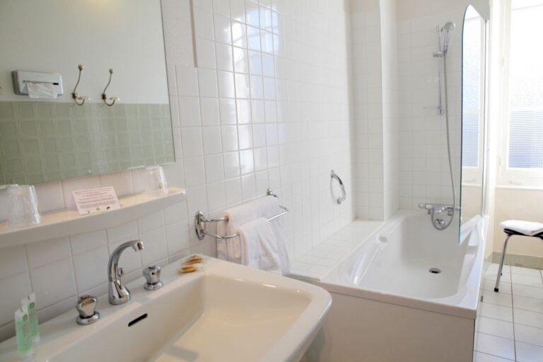hotel-grand-paris-salle-de-bain-1lieu1salle.jpg