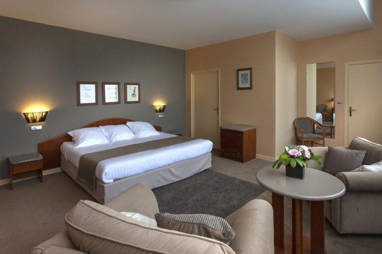 hotel-hermitage-1lieu1salle-hotel-restaurant-chambres.jpg