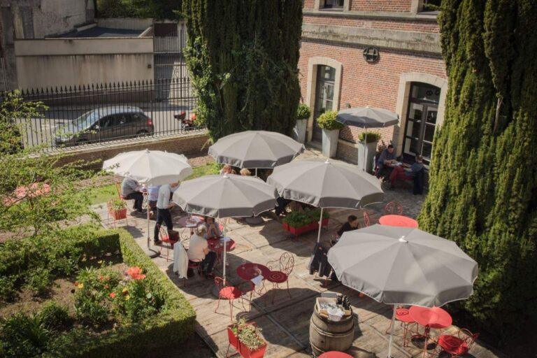 hotel-hermitage-1lieu1salle-hotel-restaurant-terrasse.jpg