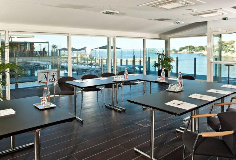 hotel-ile-rousse-bandol-1lieu1salle.jpg