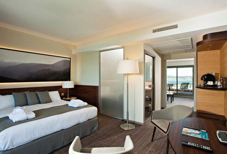 hotel-ile-rousse-bandol-1lieu1salle-1-1.jpg