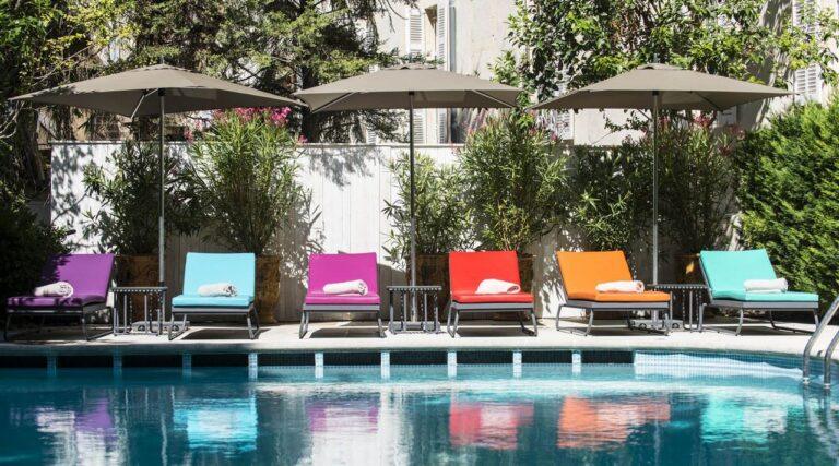 hotel-jules-cesar-arles-mgallery-1lieu1salle-conference-piscine.jpg