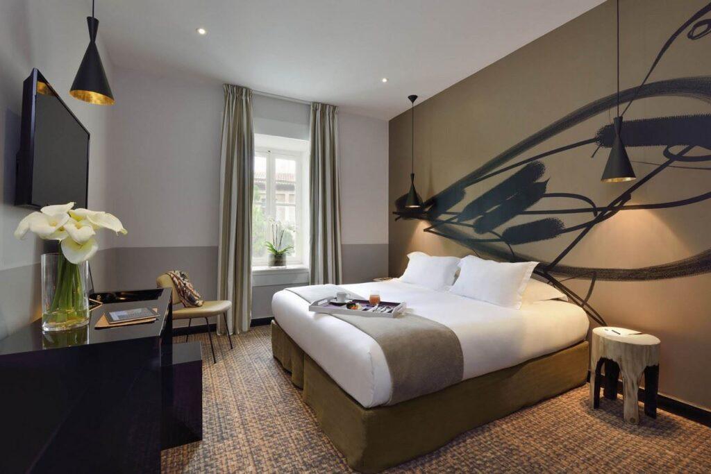 hotel-jules-cesar-arles-mgallery-1lieu1salle-conferences-chambre.jpg