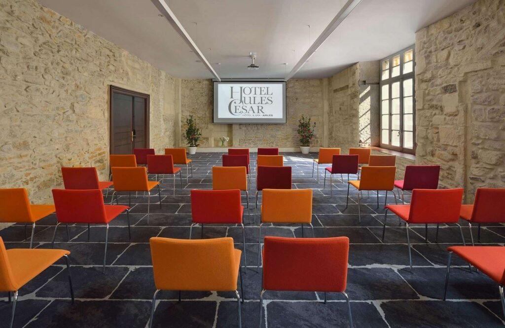 hotel-jules-cesar-arles-mgallery-1lieu1salle-salle-reunion.jpg