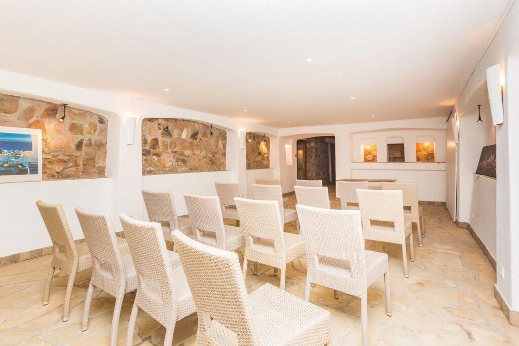 hotel-kilina-1lieu1salle-restaurant-reunion-meeting.jpg