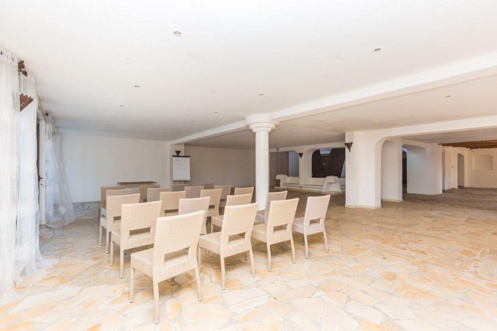hotel-kilina-1lieu1salle-restaurant-reunion-meetings.jpg