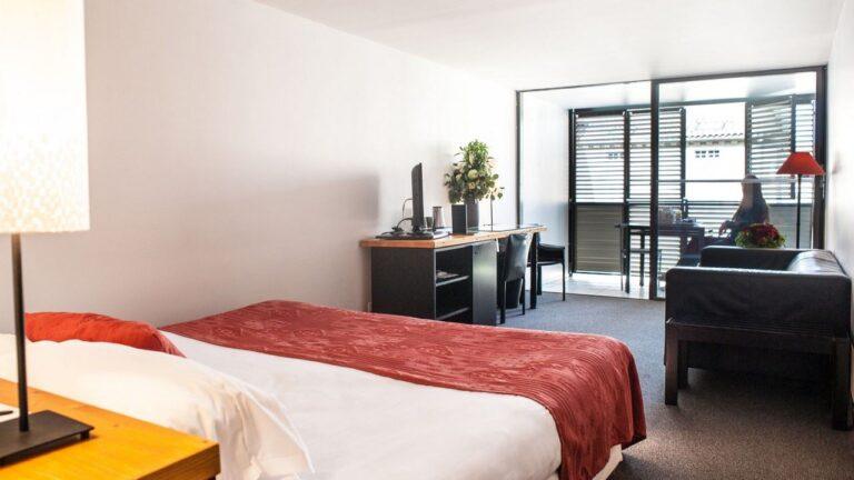 hotel-le-cloitre-saint-louis-1lieu1salle-chambre2.jpg