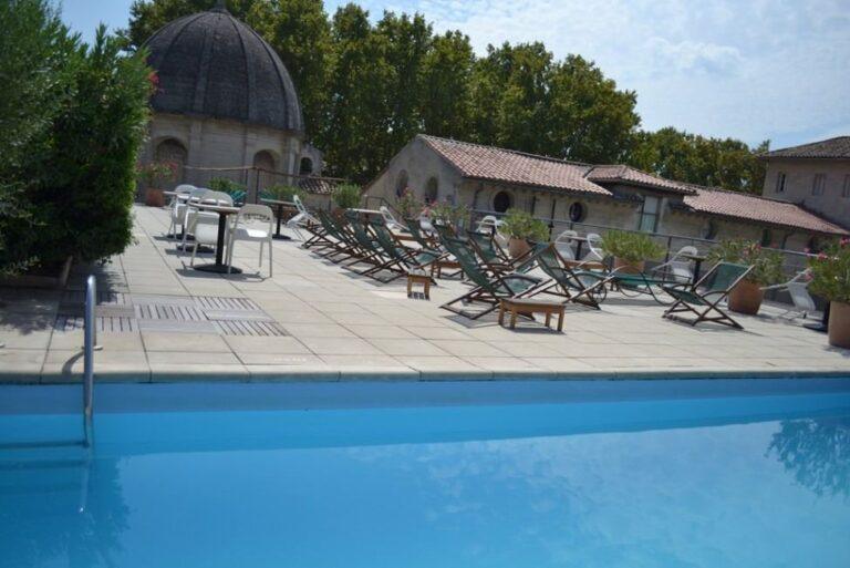 hotel-le-cloitre-saint-louis-1lieu1salle-piscine.jpg