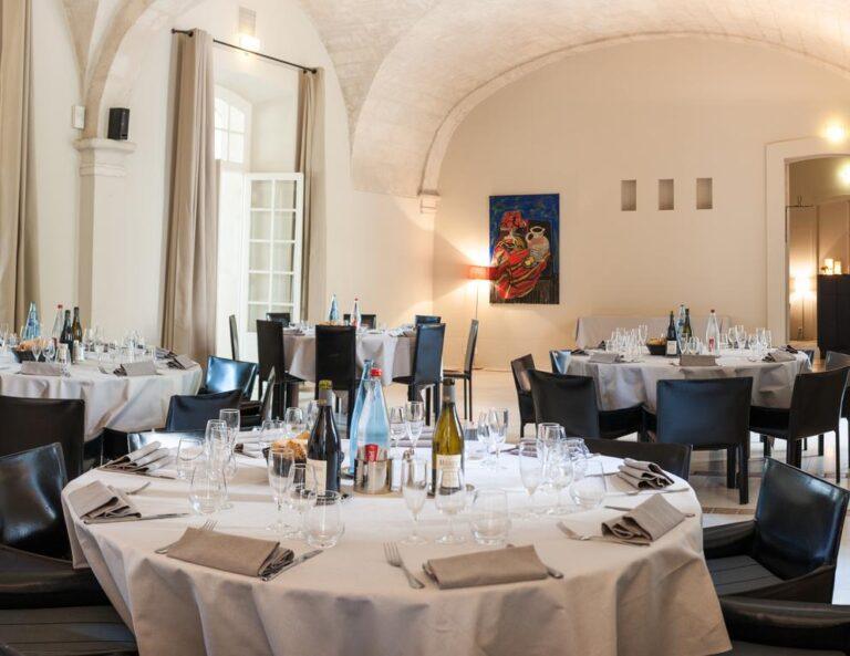 hotel-le-cloitre-saint-louis-1lieu1salle-restaurant.jpg