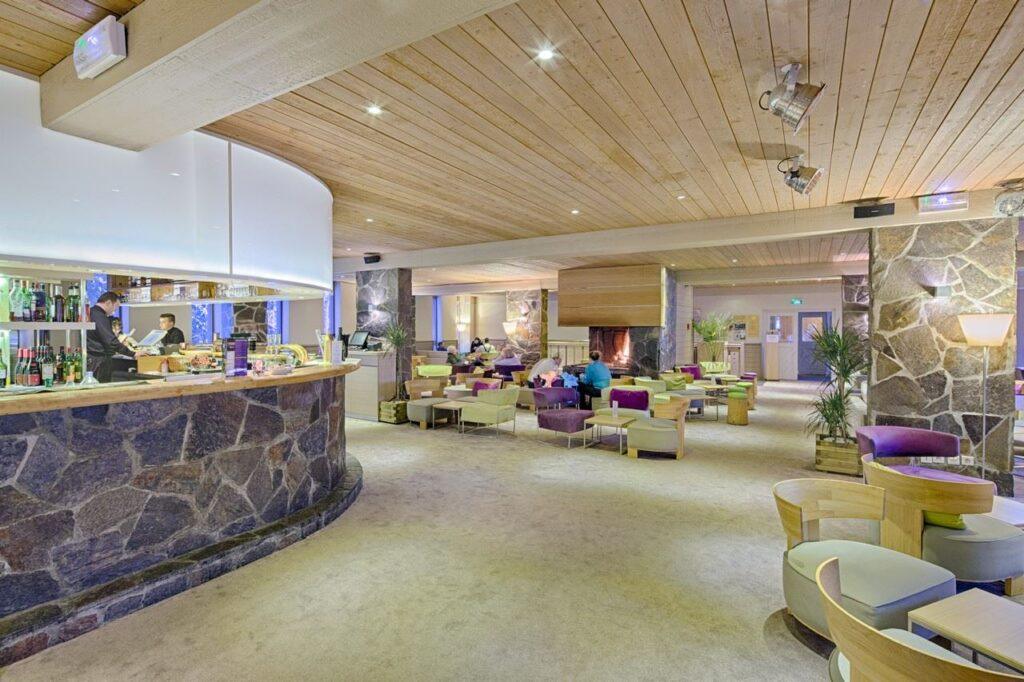 hotel-le-golf-1lieu1salle-bar.jpg