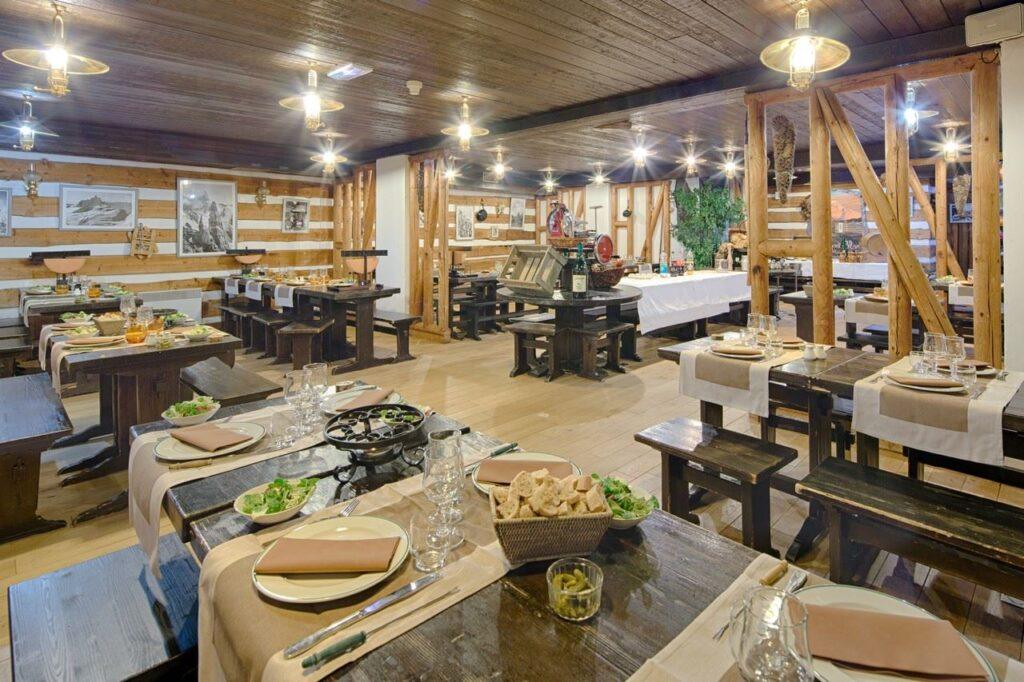 hotel-le-golf-1lieu1salle-conference-restaurant.jpg