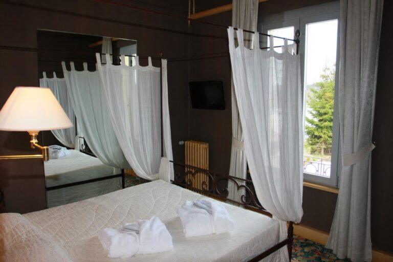 hotel-le-lac-1lieu1salle-chambre2.jpg