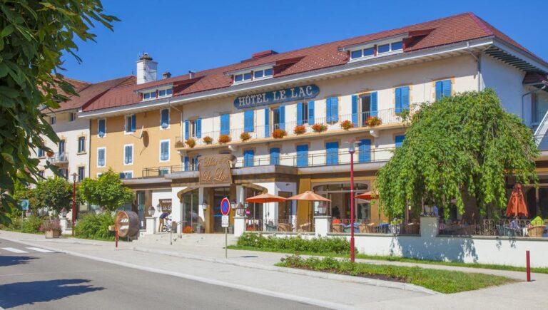 hotel-le-lac-1lieu1salle-facade.jpg