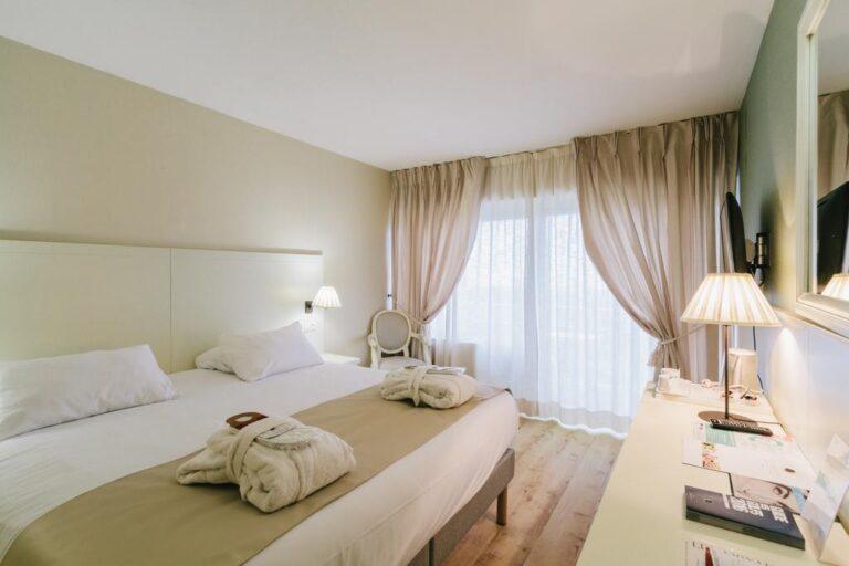 hotel-les-dryades-golf-et-spa-1lieu1salle-hotel-restaurant-seminaire-chambre.jpg