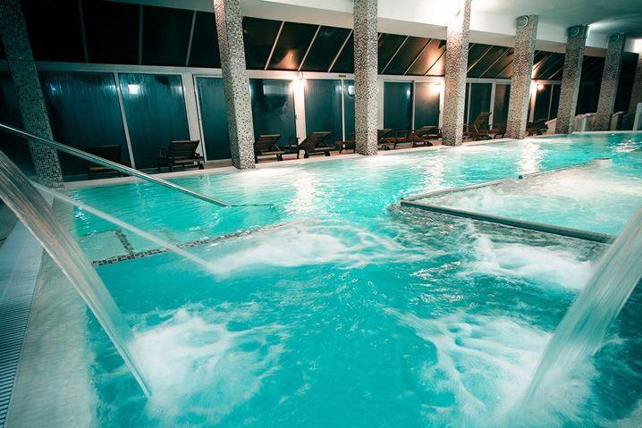 hotel-les-dryades-golf-et-spa-1lieu1salle-hotel-restaurant-seminaire-piscine.jpg